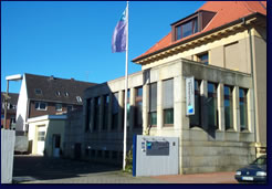 Büro mit Montagehalle und Parkfläche